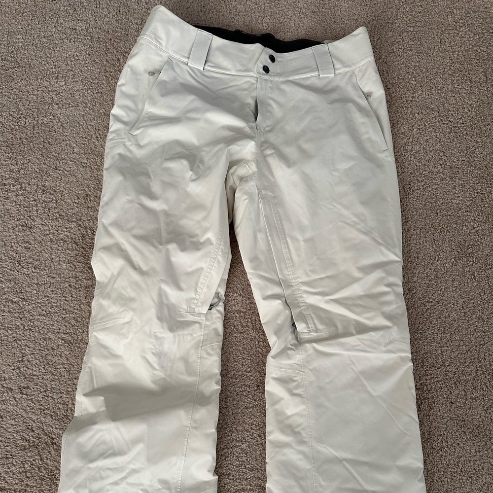 Women’s white Patagonia ski pants. Size L